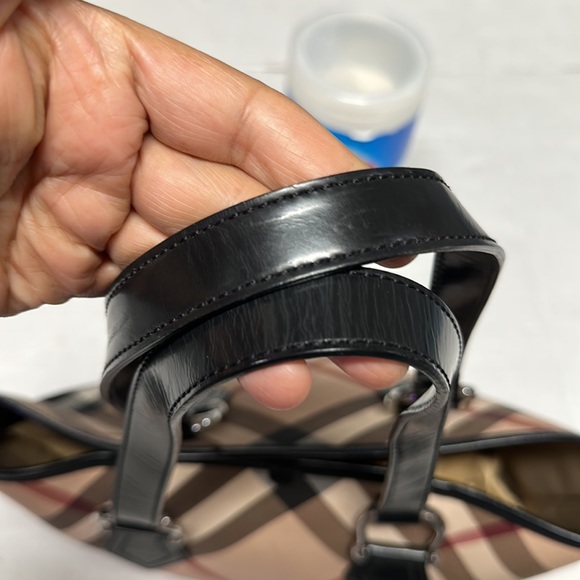 Burberry bag - Picture 3 of 14